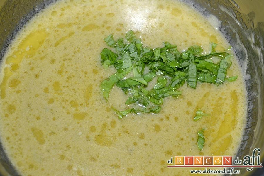 Tortelloni con crema de queso azul y albahaca, picarlas a cuchillo y añadir al cazo