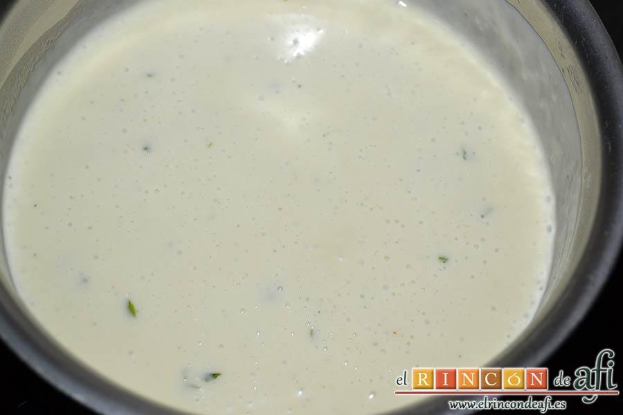 Tortelloni con crema de queso azul y albahaca, remover hasta que quede todo integrado