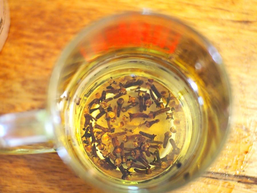 Aceite esenciado con clavos