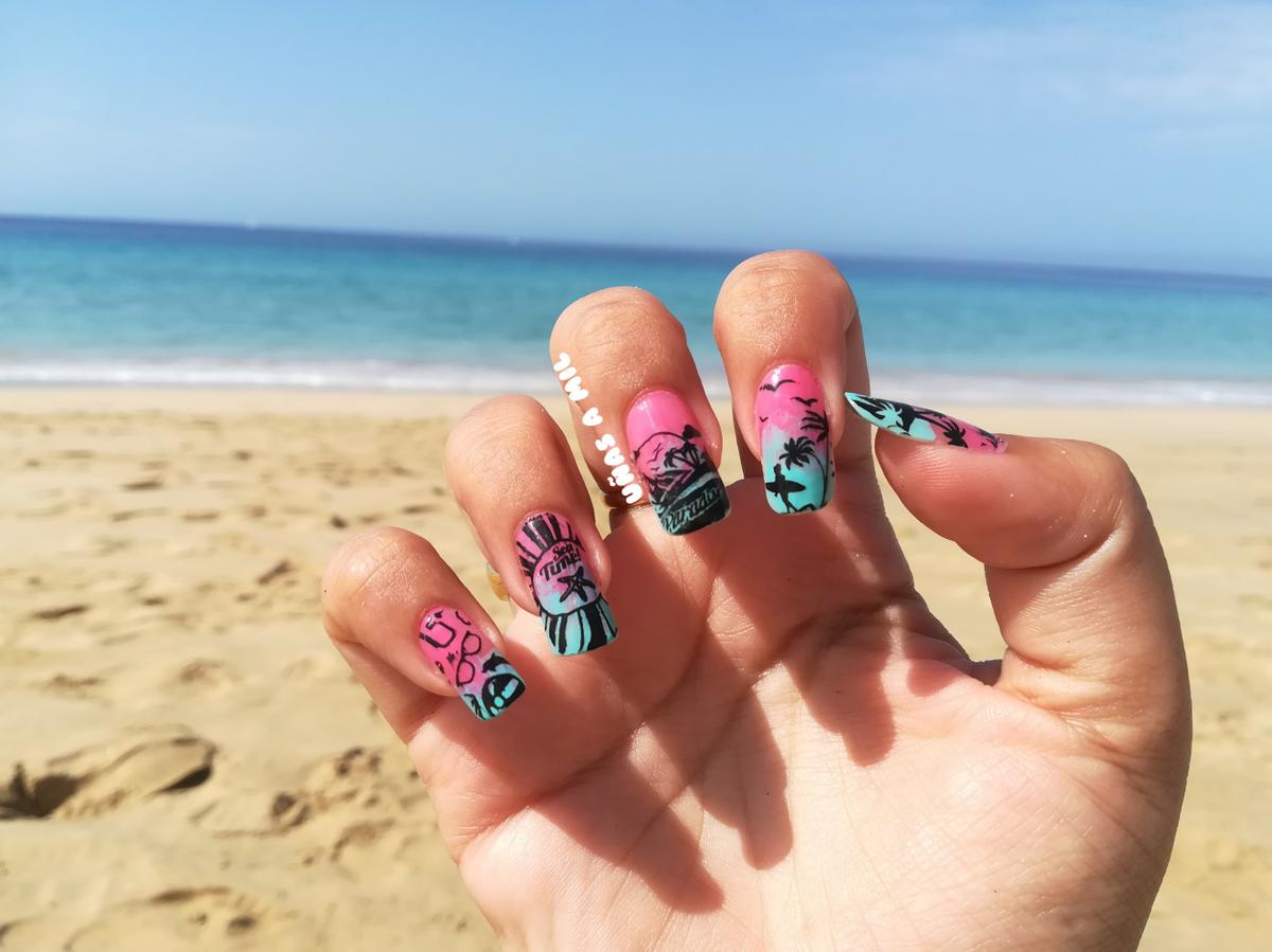 Diseño de uñas para el verano y festival Belleza