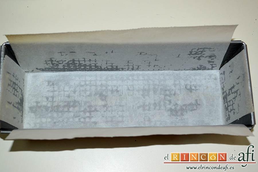 Croque cake de berenjenas, engrasar un molde y forrarlo con papel de hornear