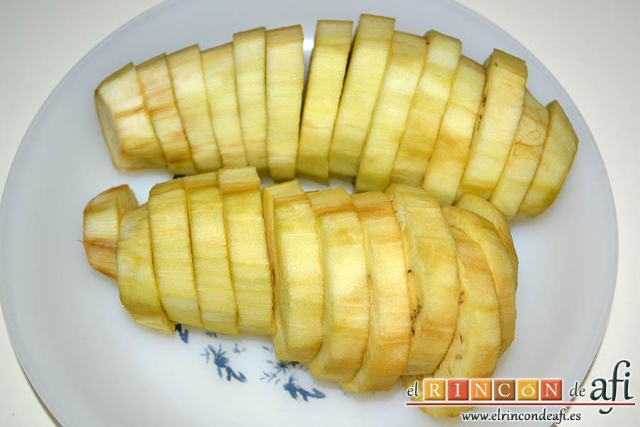 Croque cake de berenjenas, cortarlas en rodajas