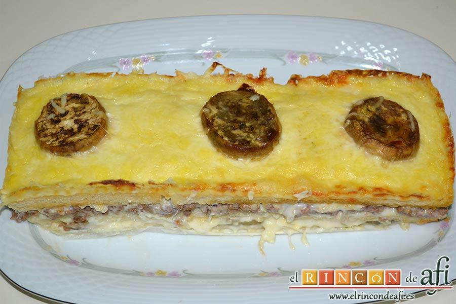 Croque cake de berenjenas, sacar del horno y dejar reposar unos 5 minutos