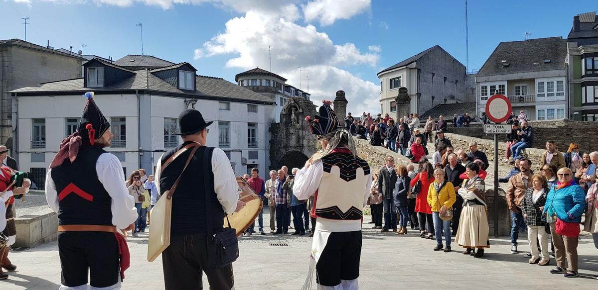 Rampa sobre Porta de Santiago, que da acceso a la Catedral.