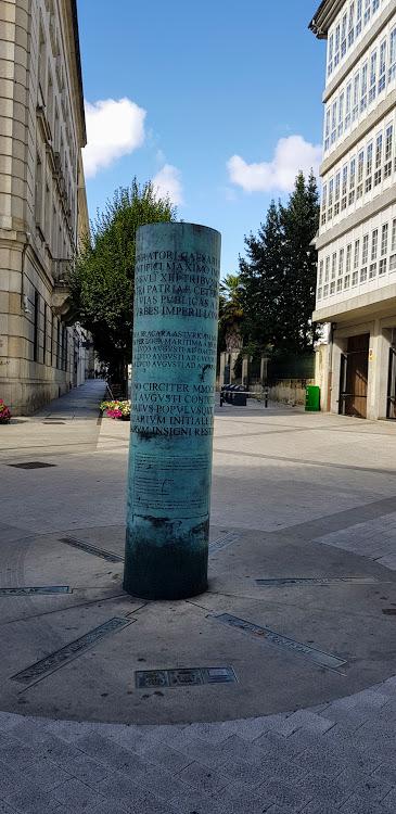 Monumento bimilenario.