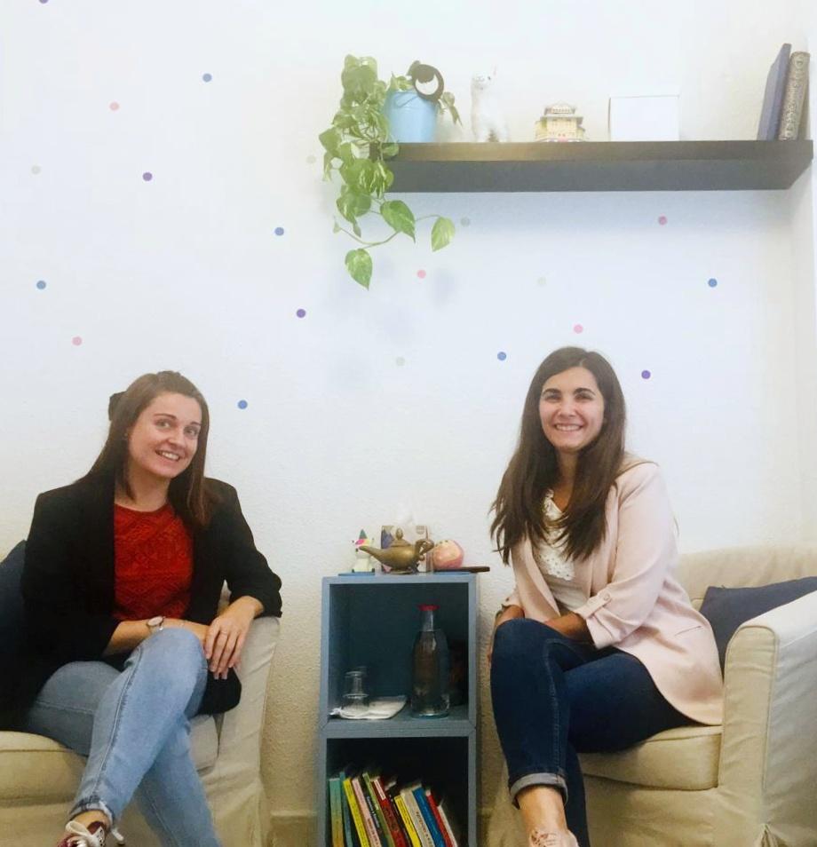 Adolescencia: Entrevista con La Puerta Azul. Irene y Jessica psicólogas de la Puerta Azul.
