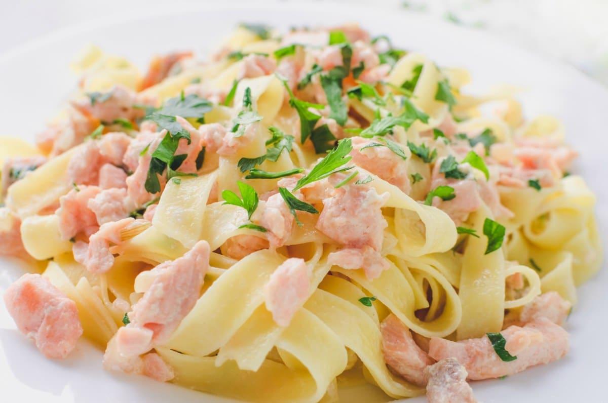 Pasta con salmon receta facil