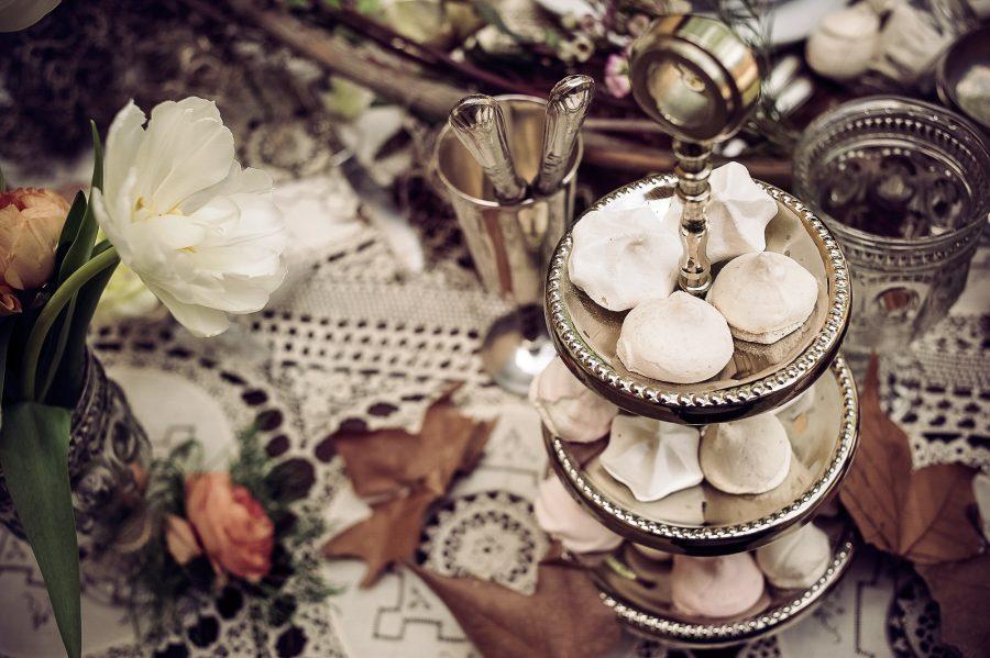 mesa de boda, decoración de mesa, banquete de boda, romántica, texturas, lujo, vintage, decadencia, detalles, deco, vajilla, delicatessen, flor, besos de merenge