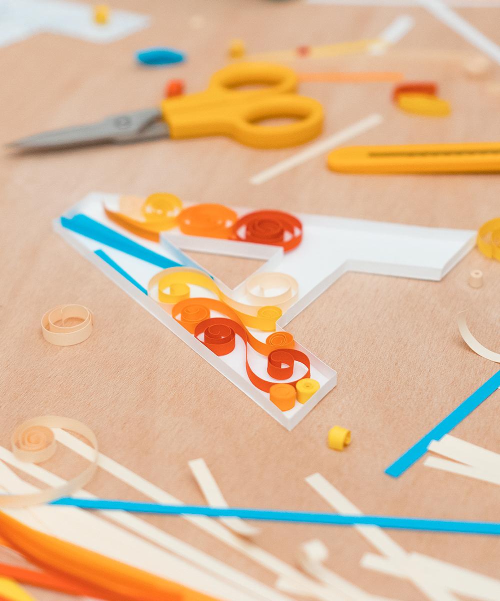 Aprende a hacer una letra con la técnica de Quilling o Filigrana, paso a paso