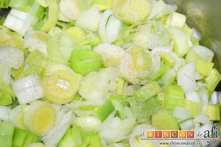 Crema de puerros y apio con crujiente de jamón, rehogarlos y salpimentar