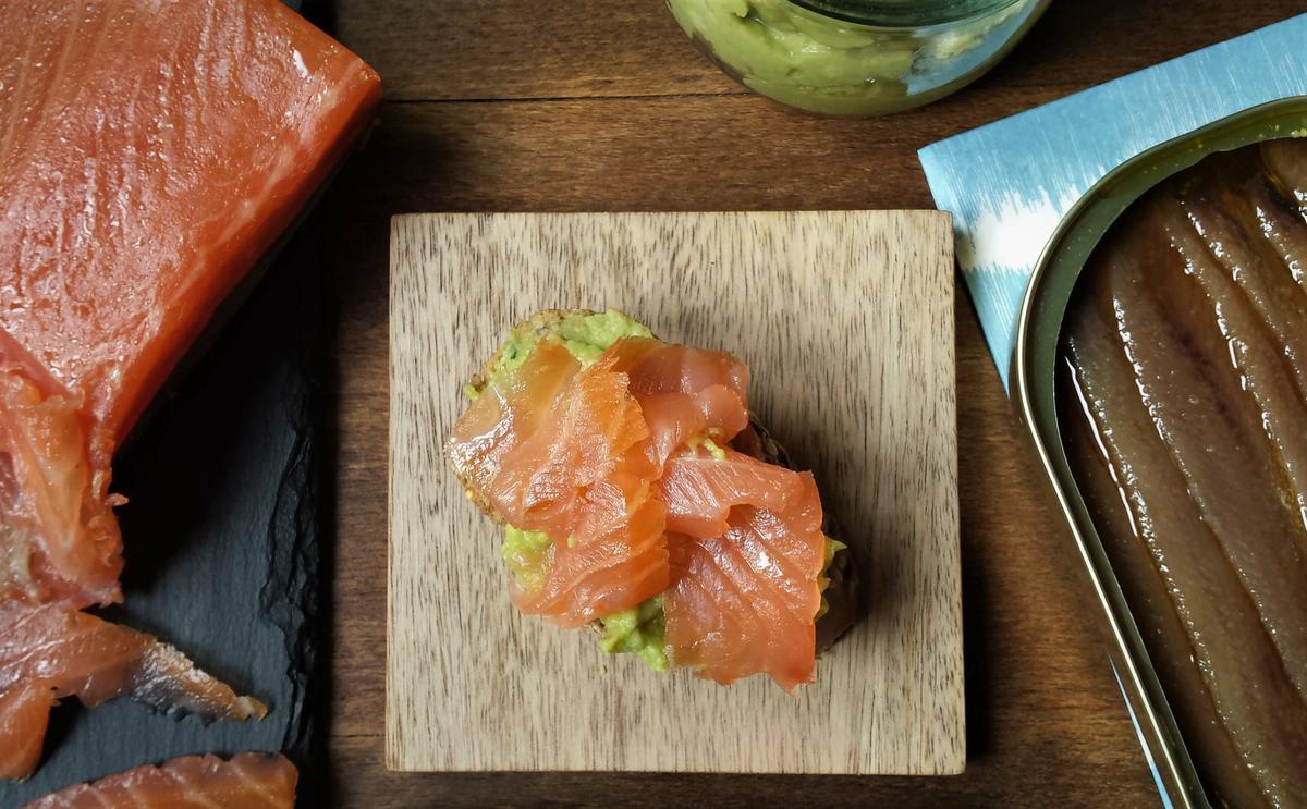 Tsta de salmón ahumado y aguacate