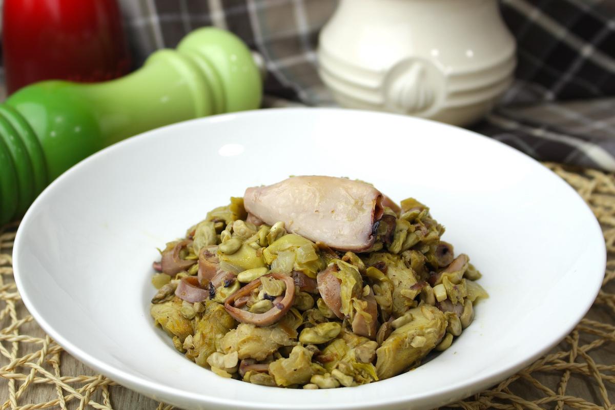 Habitas baby con chipirones y alcachofas