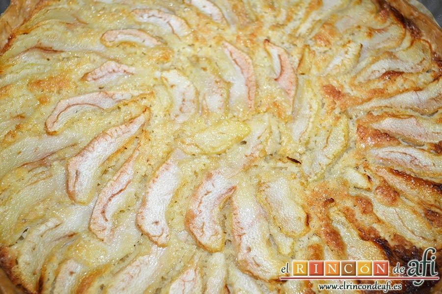 Tarta de pera y crema frangipane, sacar del horno