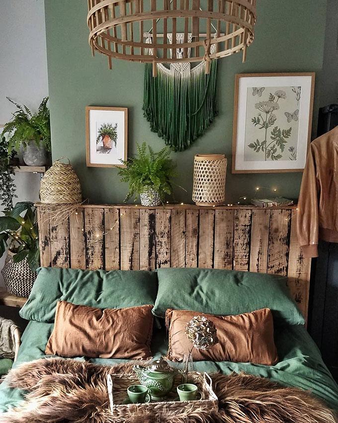 Como conseguir el dormitorio Boho Chic perfecto. Te damos las mejores ideas y consejos. Esta habitación Boho en tonos marrones es increíble.