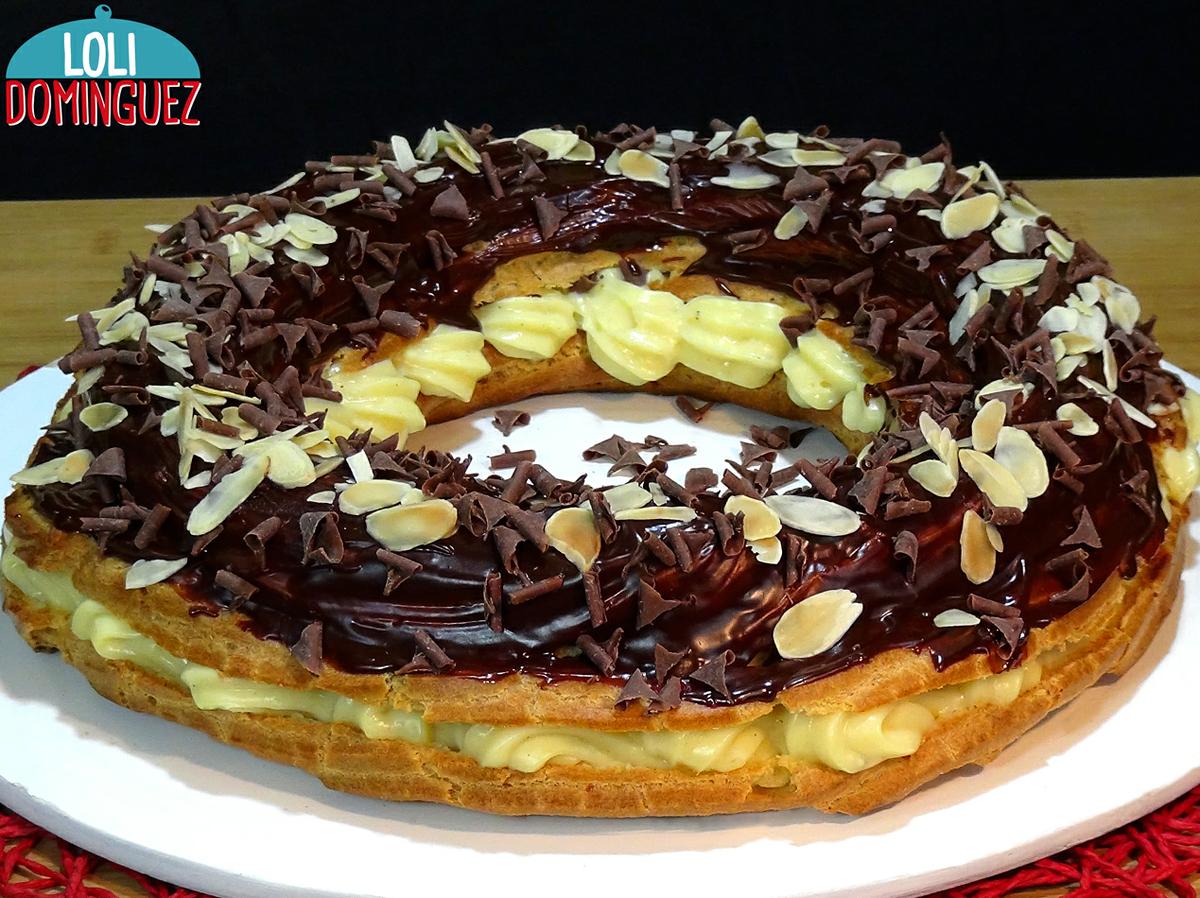 Corona de pasta choux rellena de crema pastelera y chocolate. Especial navidad. Este postre en casa lo hemos convertido en una tradición como postre para la cena de Navidad