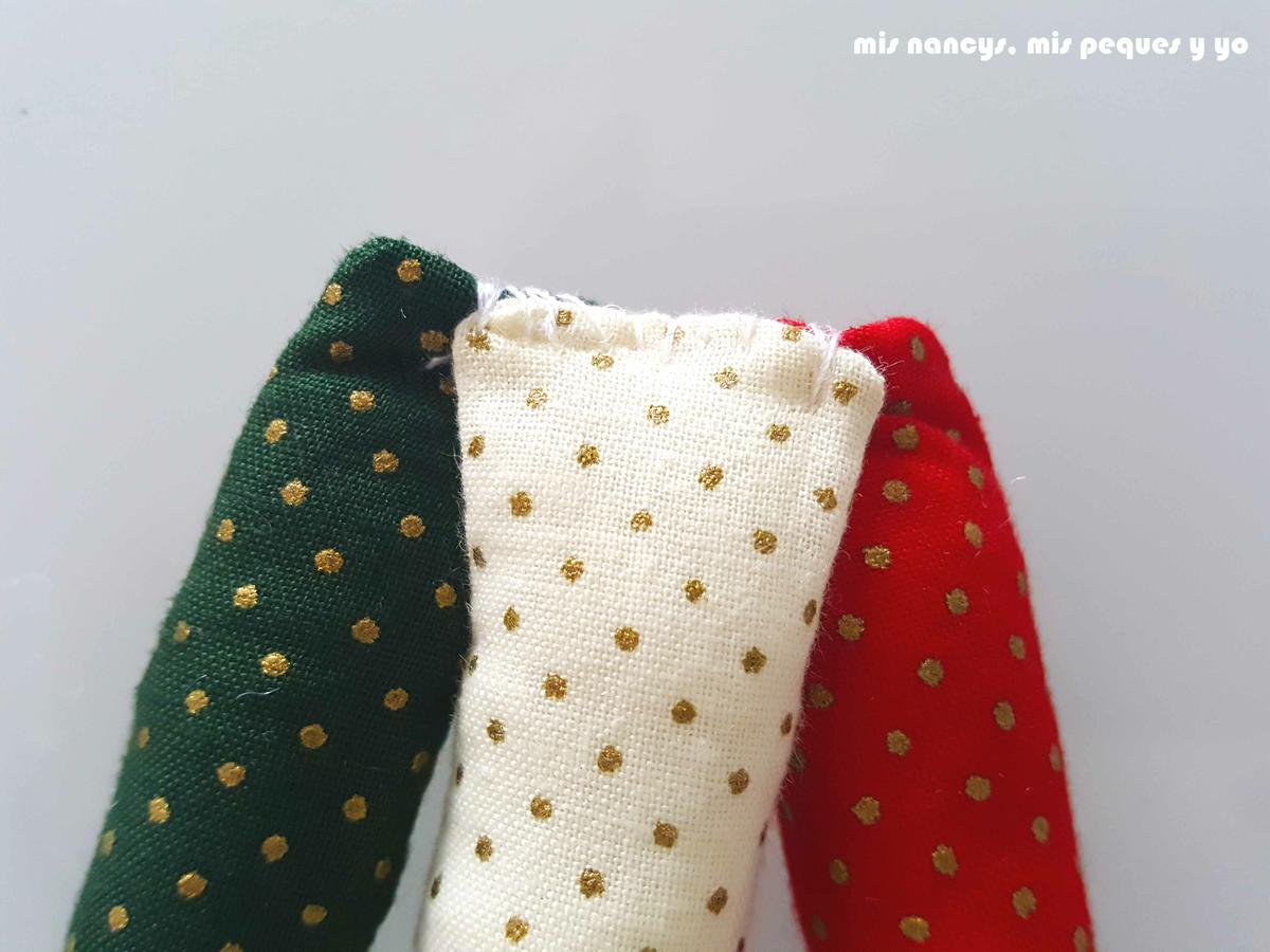 mis nancys, mis peques y yo, tutorial corona de navidad trenzada, colocar las tres tiras juntas