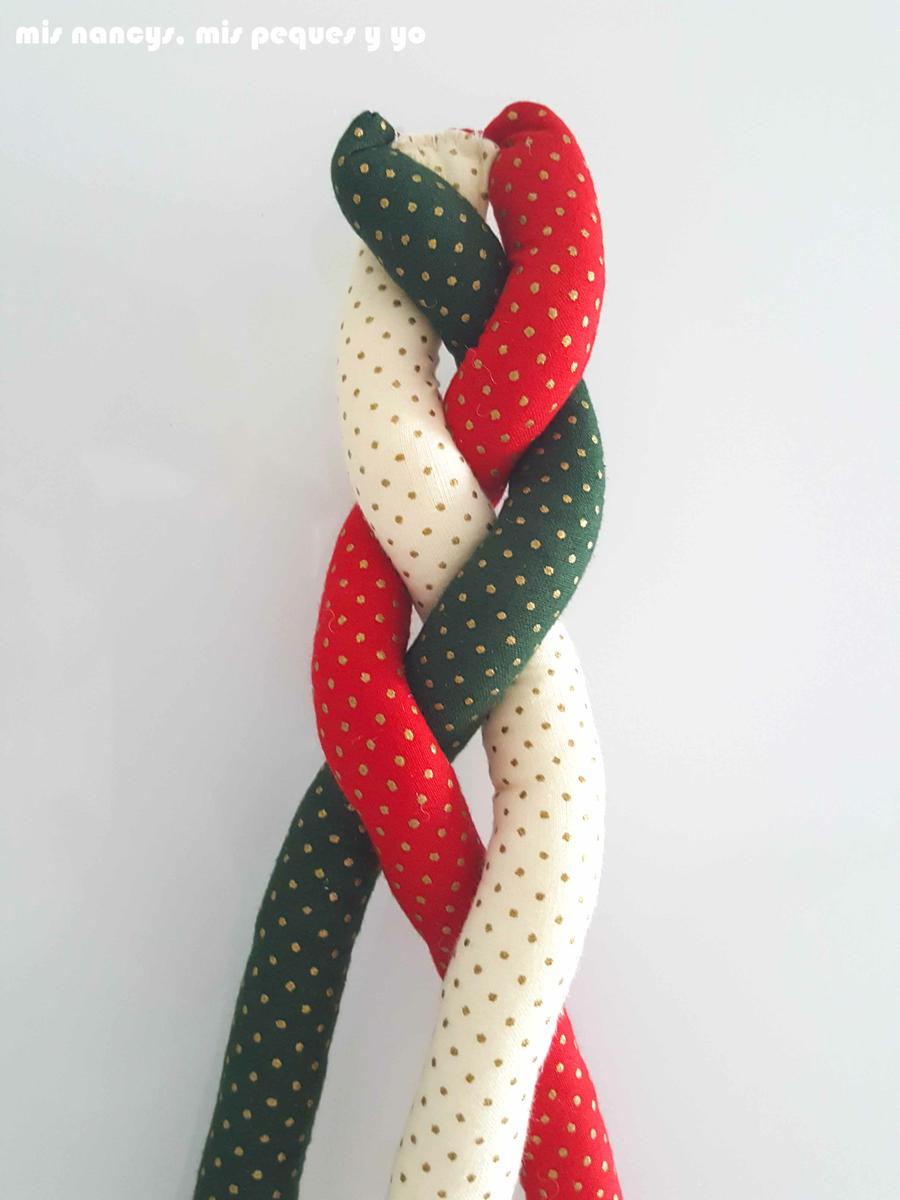 mis nancys, mis peques y yo, tutorial corona de navidad trenzada, comenzar a hacer la trenza