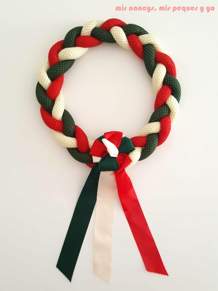 mis nancys, mis peques y yo, tutorial corona de navidad trenzada, corona terminada