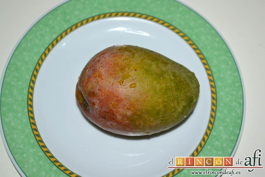 Salsa de mango, lavar el mango