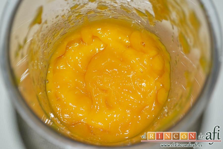 Salsa de mango, triturar