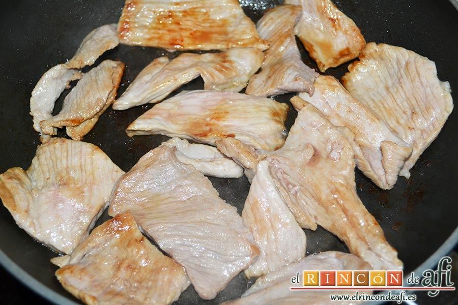 Secreto con salsa de foie, hacerlos hasta que queden al gusto