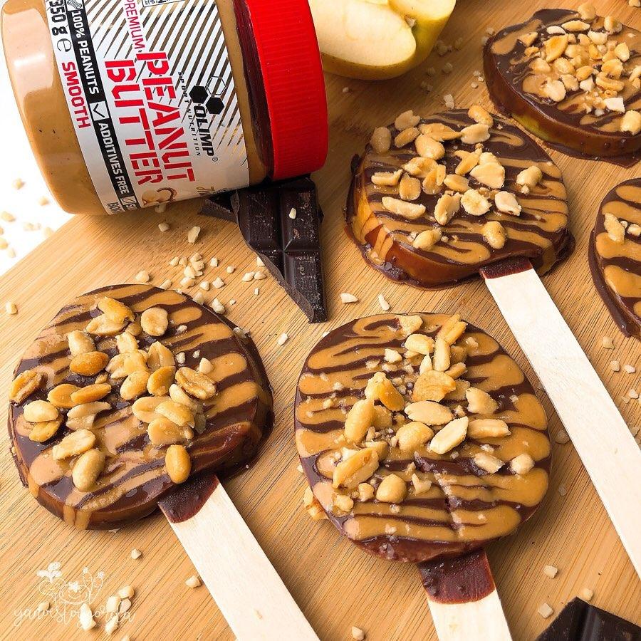 PALETAS DE MANZANA CON CACAO Y CACAHUETE