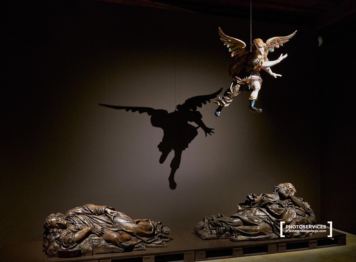 San Juan y Santiago el Mayor (mediados del siglo XVIII). Procedente del Convento de Nuestra Señora de la Merced (Valladolid). Exposición: Almacén. El Lugar de los Invisibles. Museo Nacional de Escultura. Valladolid. Castilla y León. España. © Javier Prieto Gallego