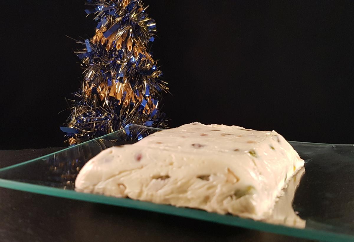Turrón de queso camembert y frutos secos