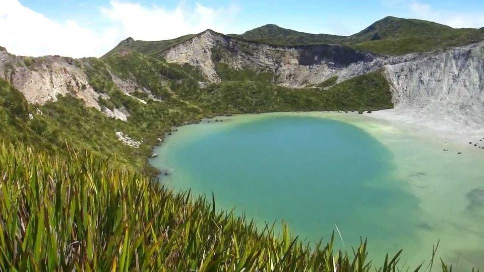 Lago volcánico en Bougainville