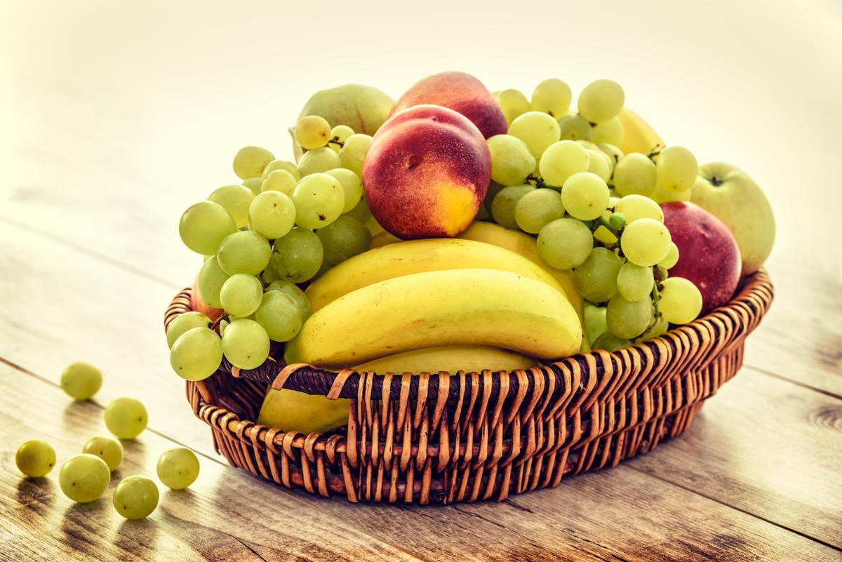 apples-bananas-basket-bunch-235294