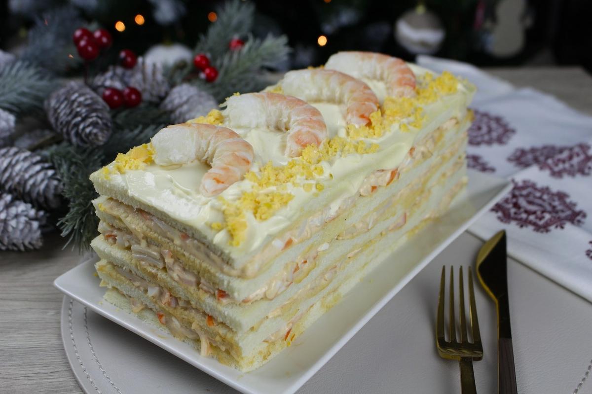 Pastel salado de marisco con surimi, atún, langostinos y pan de molde
