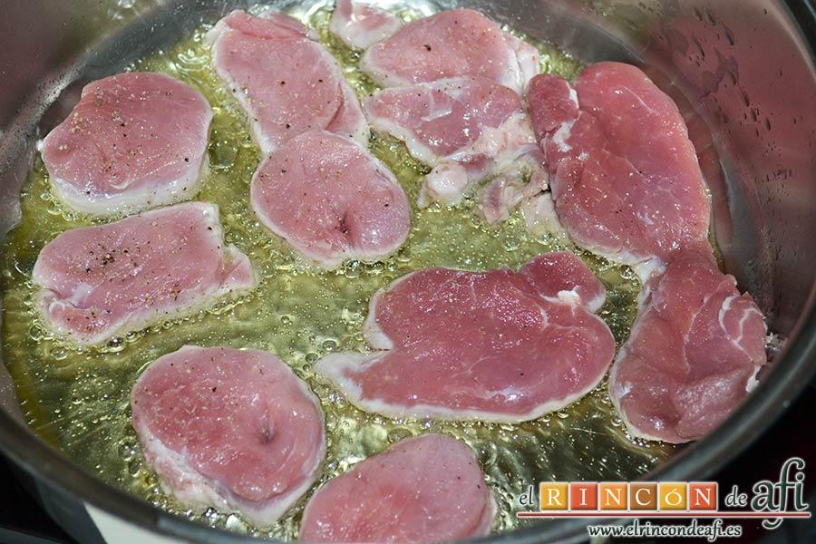 Solomillo de cerdo al whisky, sellar los solomillos