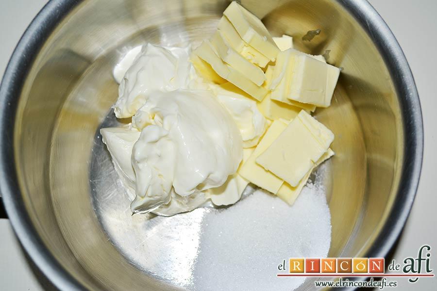 Trufas de chocolate con cobertura de chocolate, ponemos en un cazo la mantequilla, el azúcar y la nata (crema de leche)