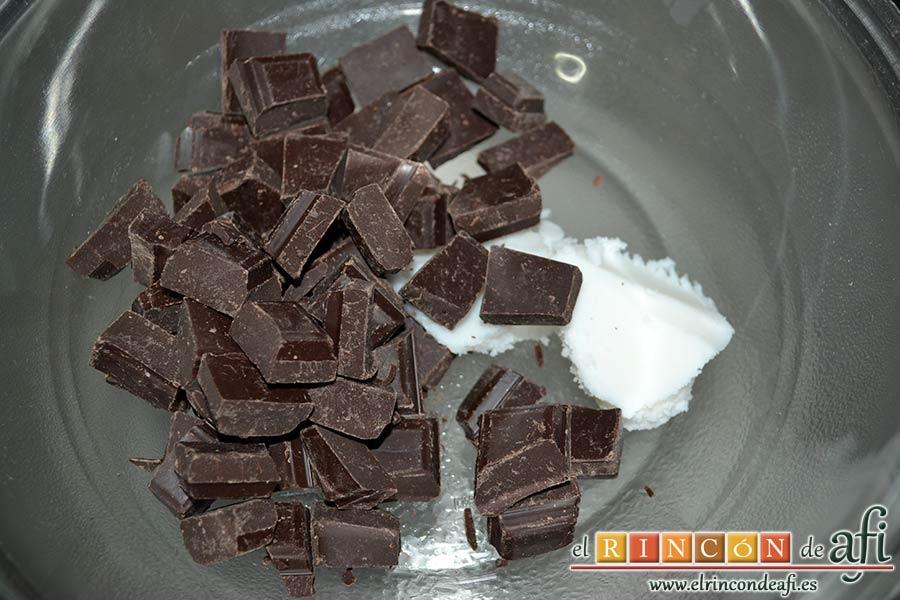 Trufas de chocolate con cobertura de chocolate, añadir la manteca de cerdo