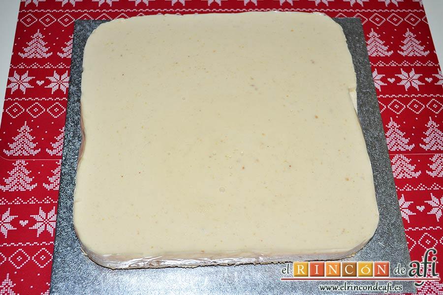 Tarta fría de turrón de Jijona, sacar los lados del molde y desmoldar