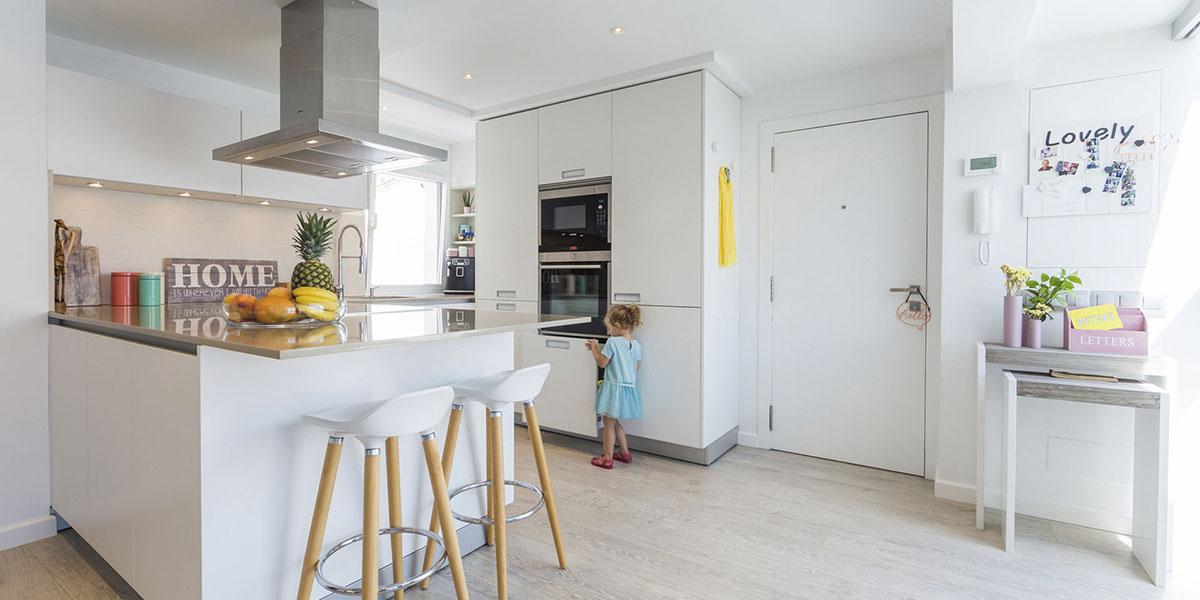 Cocina blanca con isla