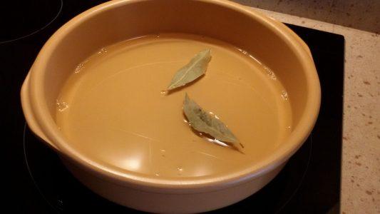 Chorizos cocidos con vino blanco (2)