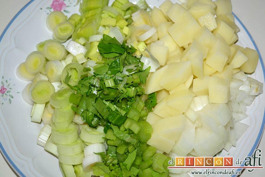 Crema de maíz y puerros, trocearlos