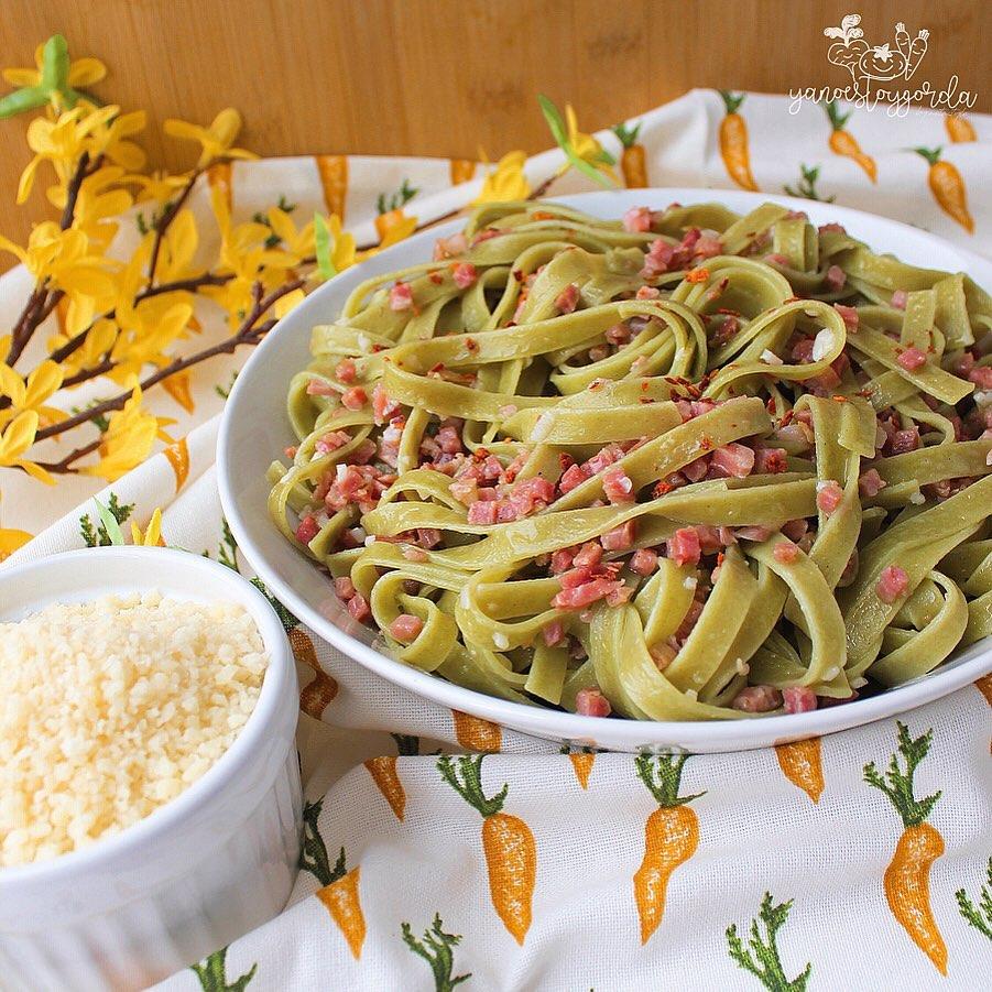 FETTUCCE DE ESPINACAS CON AJITOS Y JAMÓN