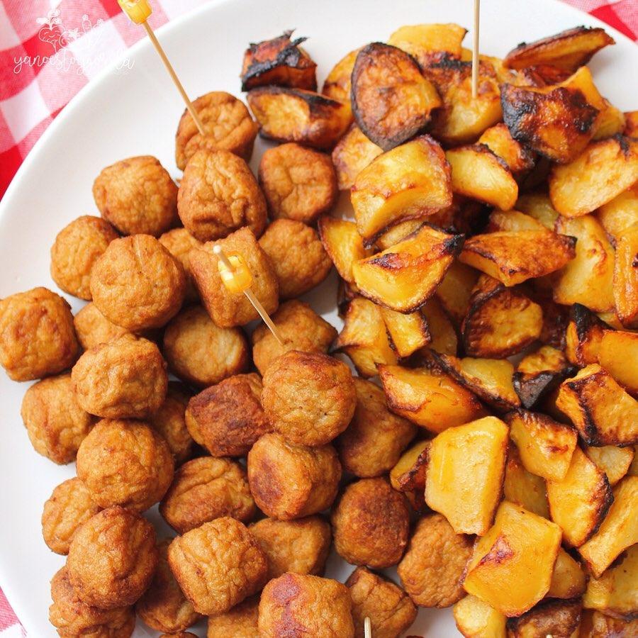 ALBÓNDIGAS DE POLLO CON PATATAS AL HORNO