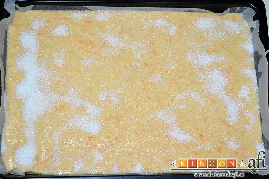 Coca de calabaza, espolvorear con azúcar por encima