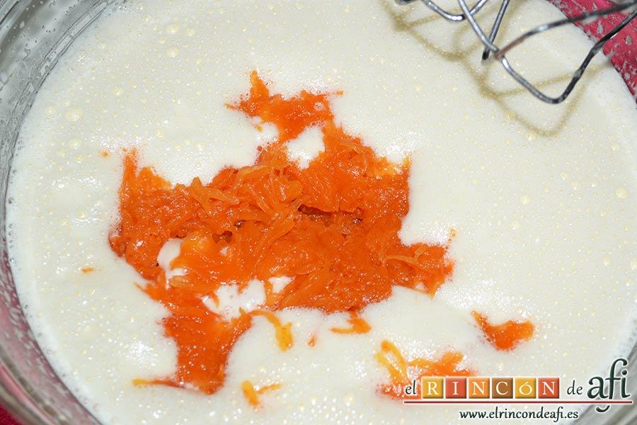 Coca de calabaza, añadir el puré de calabaza