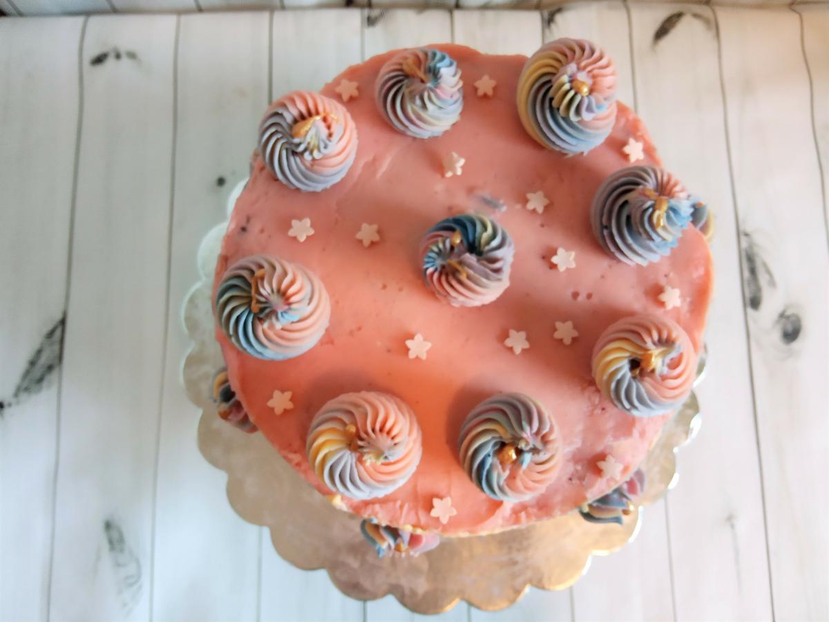 Tarta multicolor vista cenital