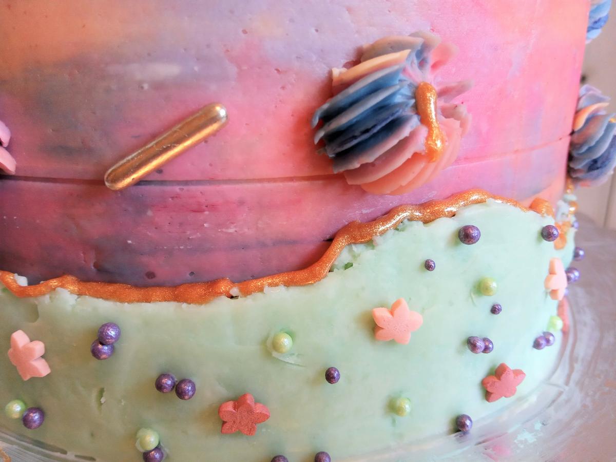 Tarta multicolor detalle parte inferior