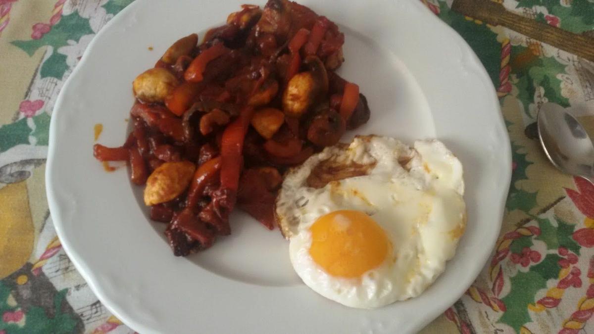 Champiñones con chorizo y jamón