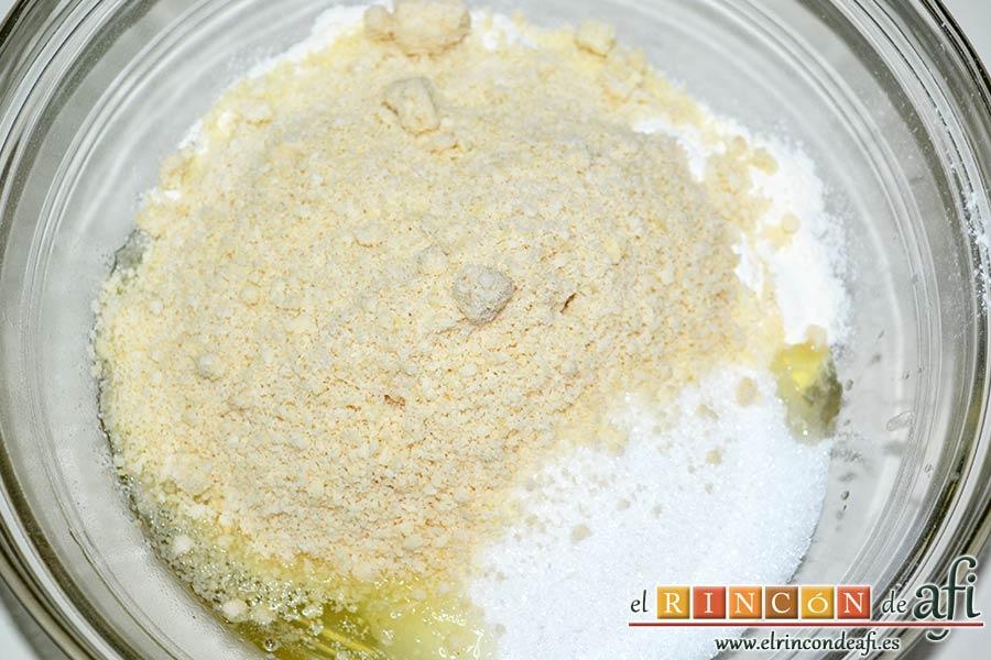 Financiers de frambuesas y pistachos, añadir la almendra molida y el azúcar