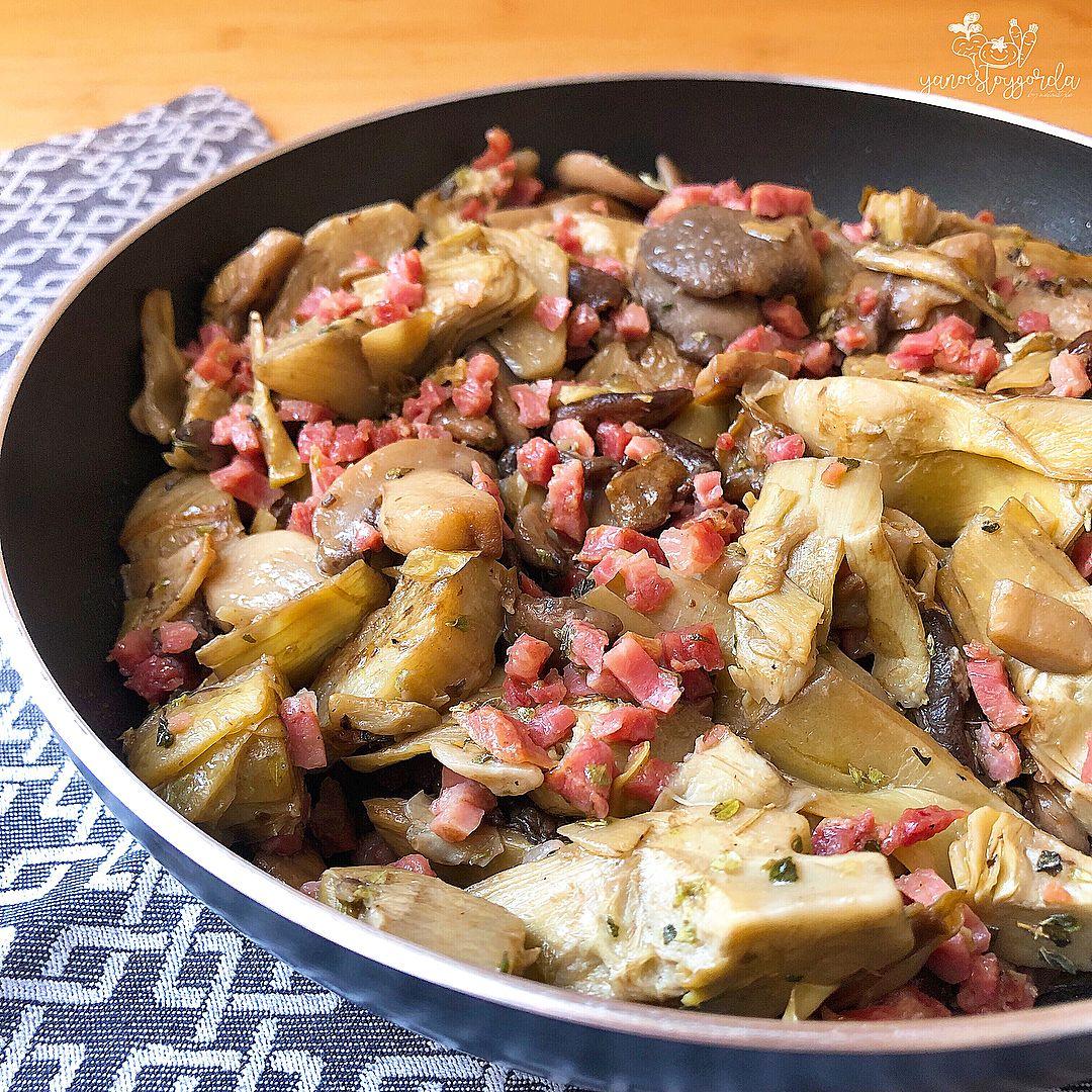 Alcachofas y setas con ajitos y jamón