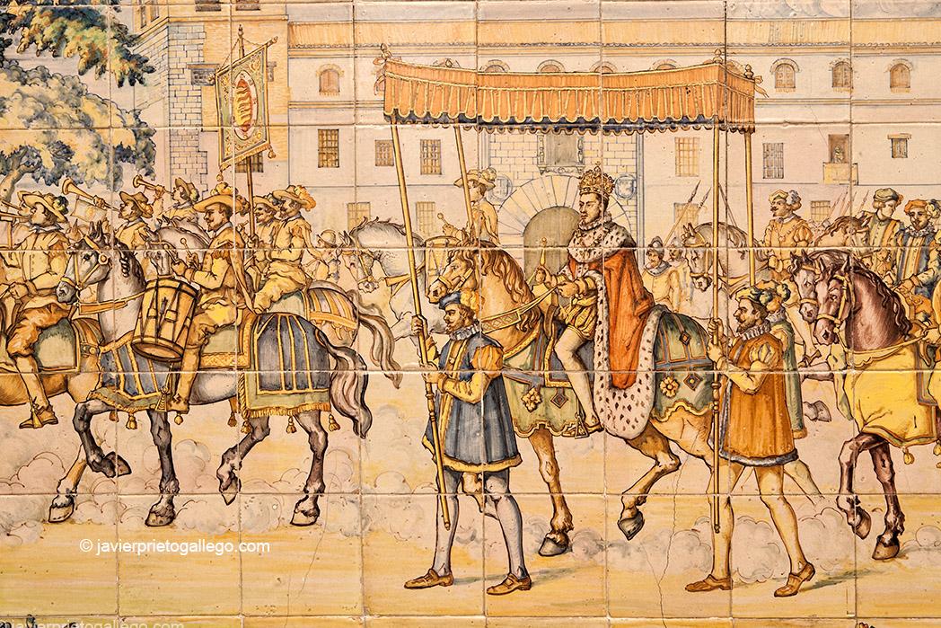 Colección de azulejos en los que se narra la historia de Valladolid. Zagüán del Palacio de Pimentel. plaza de San Pablo. Valladolid. Castilla y León. España. © Javier Prieto Gallego