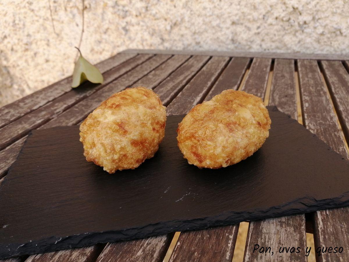 patatas rellenas - pan uvas y queso