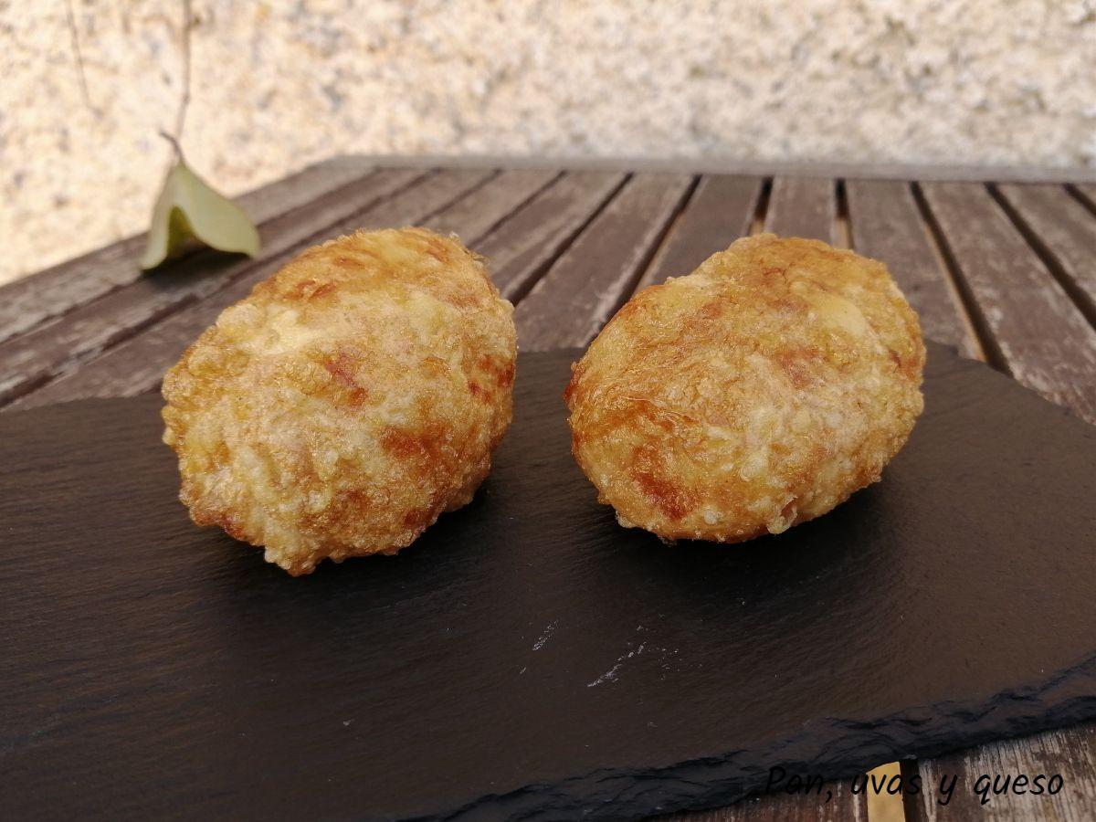 patatas rellenas - pan uvas y queso